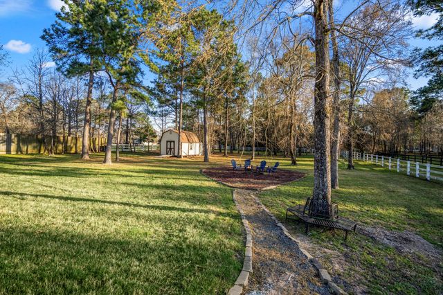 9048 Grand Lake Estates Drive, Montgomery, TX 77316