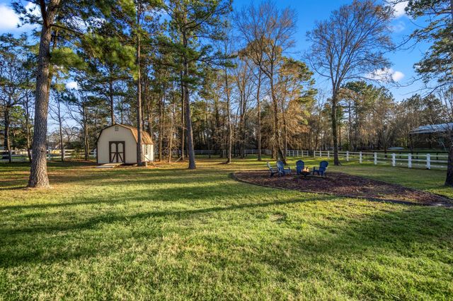 9048 Grand Lake Estates Drive, Montgomery, TX 77316