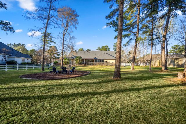 9048 Grand Lake Estates Drive, Montgomery, TX 77316