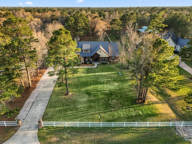 9048 Grand Lake Estates Drive, Montgomery, TX 77316