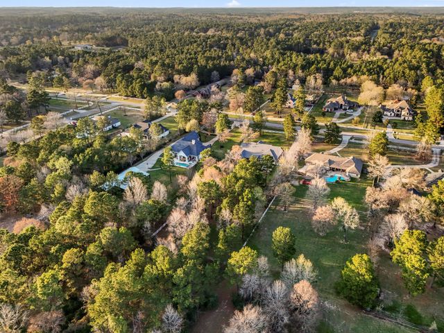 9048 Grand Lake Estates Drive, Montgomery, TX 77316