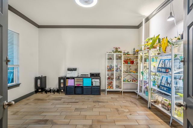 9048 Grand Lake Estates Drive, Montgomery, TX 77316