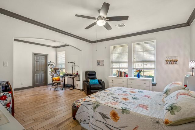 9048 Grand Lake Estates Drive, Montgomery, TX 77316