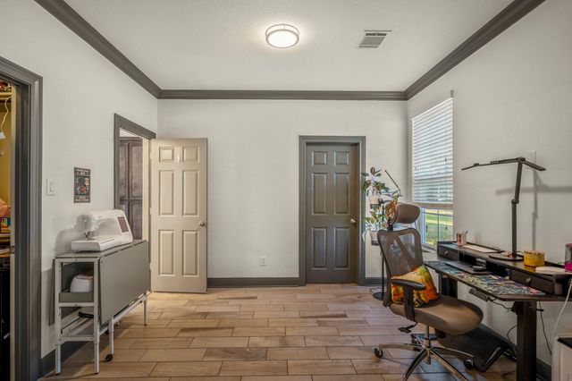 9048 Grand Lake Estates Drive, Montgomery, TX 77316