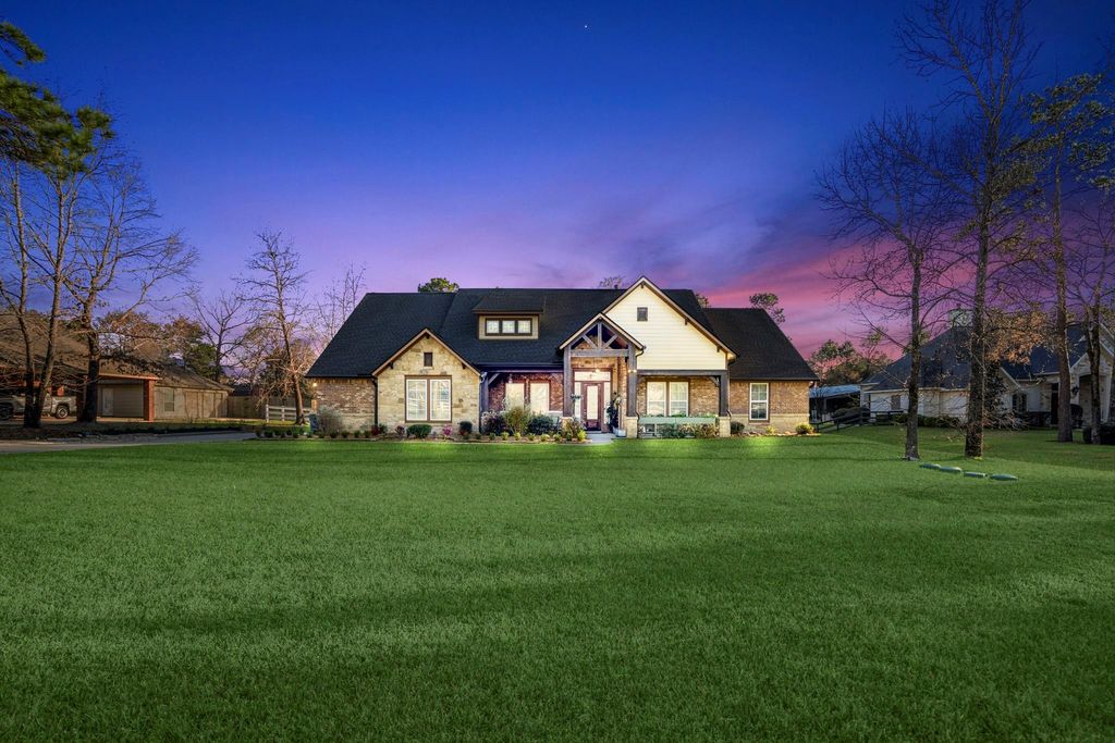 9048 Grand Lake Estates Drive, Montgomery, TX 77316