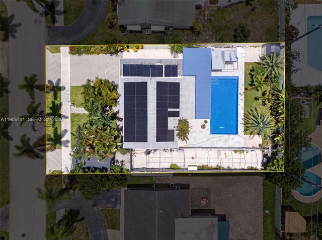 717 SE 2nd St, Deerfield Beach, FL 33441
