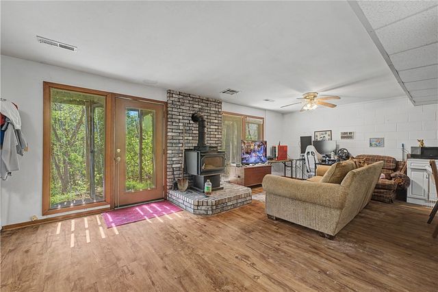 13364 Ventris Road, Garfield, AR 72732