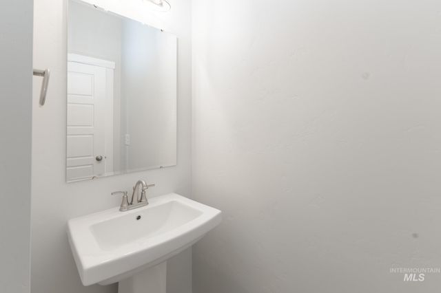 1077 Woods Bog Ave, Middleton, ID 83644