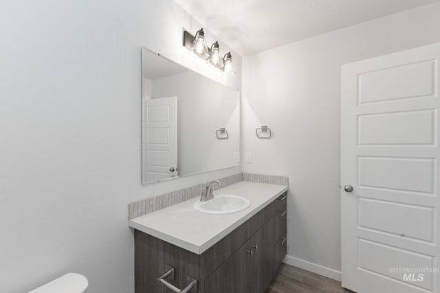 1077 Woods Bog Ave, Middleton, ID 83644