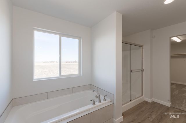 1077 Woods Bog Ave, Middleton, ID 83644