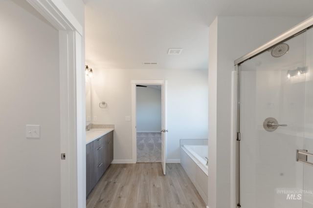 1077 Woods Bog Ave, Middleton, ID 83644