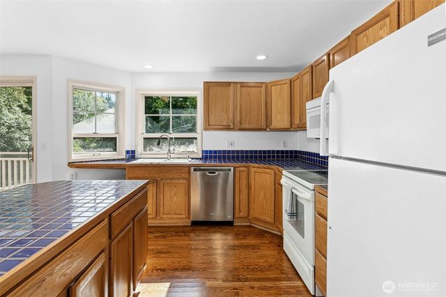 18901 61 Avenue NE, Kenmore, WA 98028