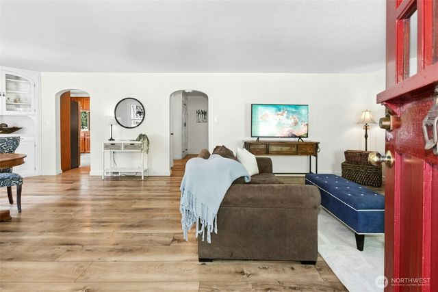 18901 61 Avenue NE, Kenmore, WA 98028