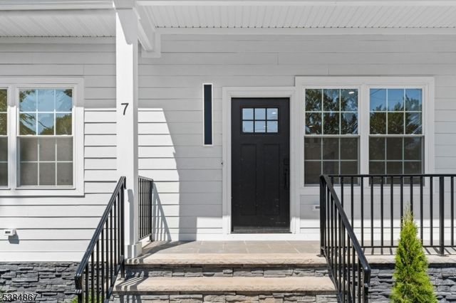 7 Swan Rd, Livingston Twp., NJ 07039