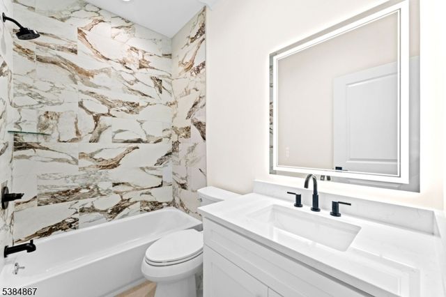 7 Swan Rd, Livingston Twp., NJ 07039