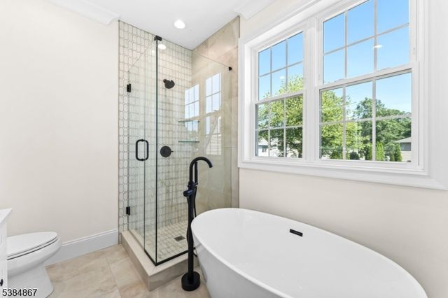 7 Swan Rd, Livingston Twp., NJ 07039