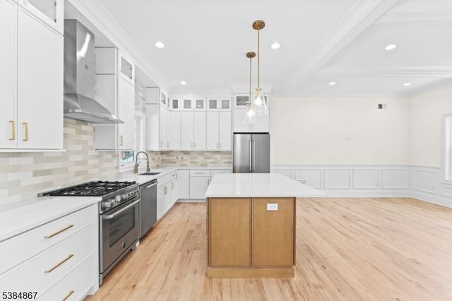 7 Swan Rd, Livingston Twp., NJ 07039