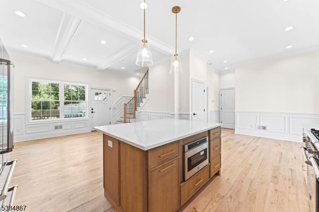 7 Swan Rd, Livingston Twp., NJ 07039