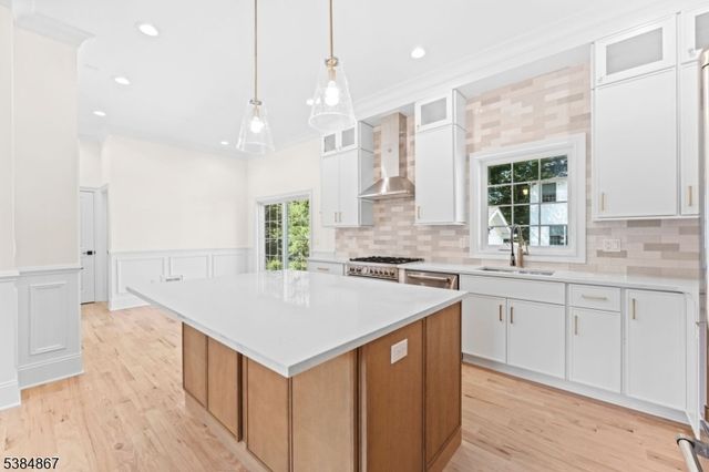 7 Swan Rd, Livingston Twp., NJ 07039