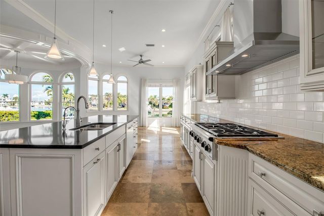 1389 TANGIER WAY, Sarasota, FL 34239