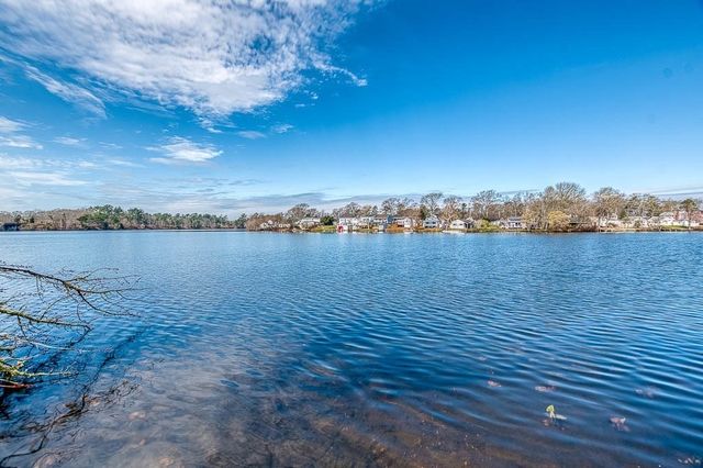 28 Lakeview, Wareham, MA 02538