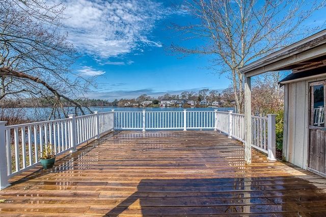 28 Lakeview, Wareham, MA 02538