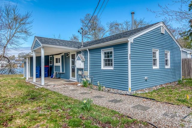 28 Lakeview, Wareham, MA 02538
