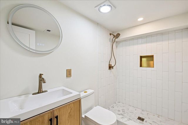 1525 FORT DAVIS ST SE, Washington, DC 20020