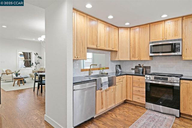 2703 Mathews St, Berkeley, CA 94702