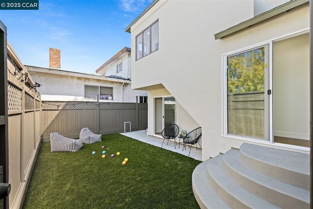 2703 Mathews St, Berkeley, CA 94702