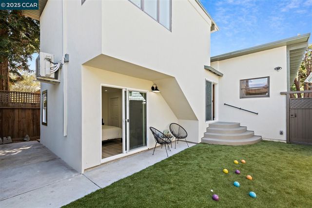 2703 Mathews St, Berkeley, CA 94702