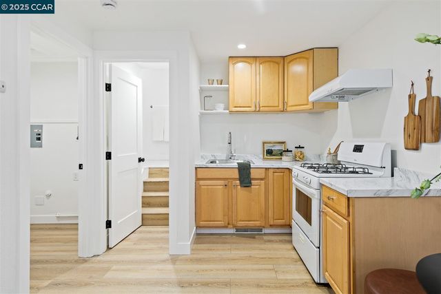 2703 Mathews St, Berkeley, CA 94702