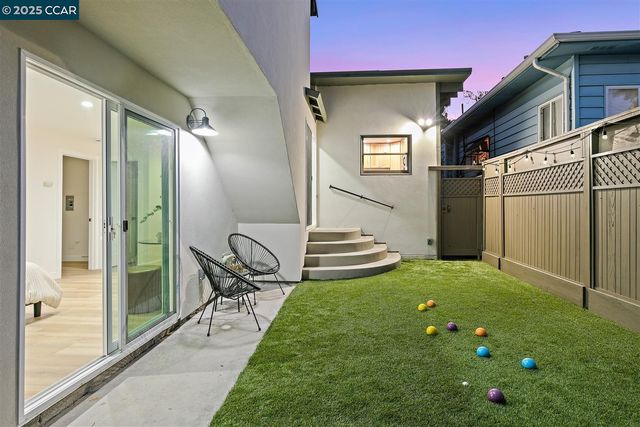 2703 Mathews St, Berkeley, CA 94702