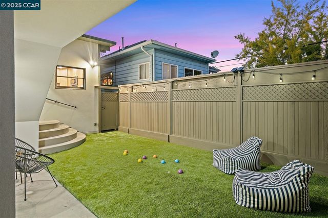 2703 Mathews St, Berkeley, CA 94702