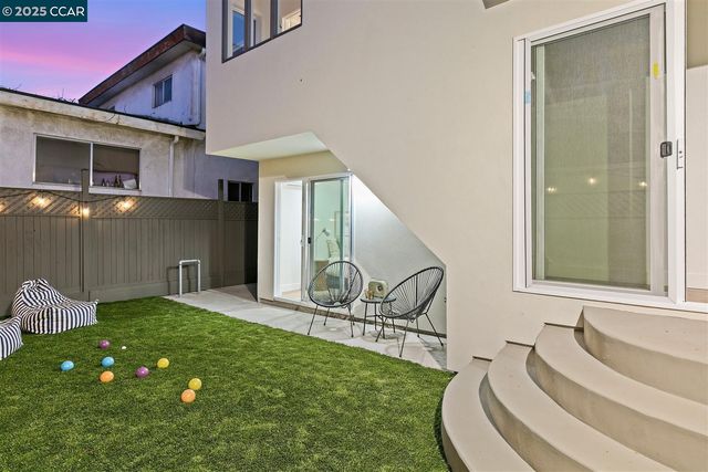 2703 Mathews St, Berkeley, CA 94702