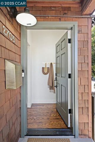 2703 Mathews St, Berkeley, CA 94702