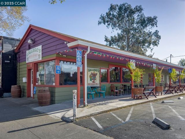 2703 Mathews St, Berkeley, CA 94702