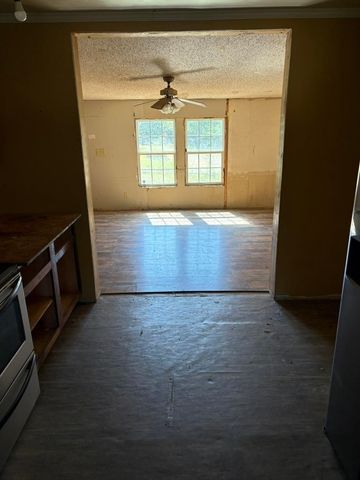 704 Spencer Creek Rd, Campobello, SC 29322