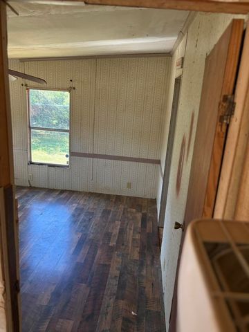 704 Spencer Creek Rd, Campobello, SC 29322