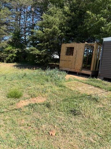 704 Spencer Creek Rd, Campobello, SC 29322