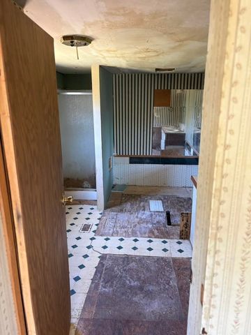 704 Spencer Creek Rd, Campobello, SC 29322