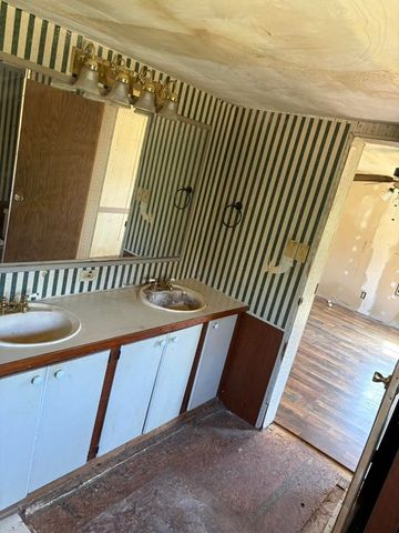 704 Spencer Creek Rd, Campobello, SC 29322
