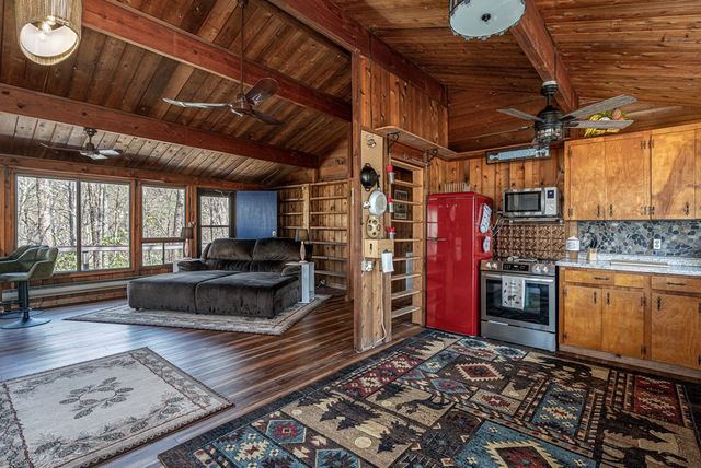 439 Granny Squirrel Drive, Andrews, NC 28901