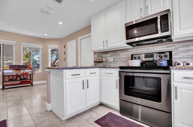 5915 Smoke Glass Trail, Dallas, TX 75252