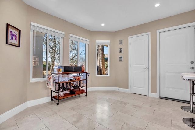 5915 Smoke Glass Trail, Dallas, TX 75252