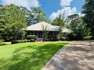 2112 Woodlands Drive, Mccomb, MS 39648