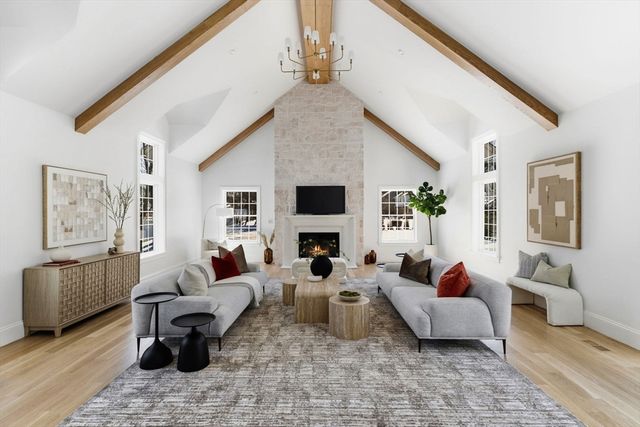 40 Foxcroft Rd, Winchester, MA 01890