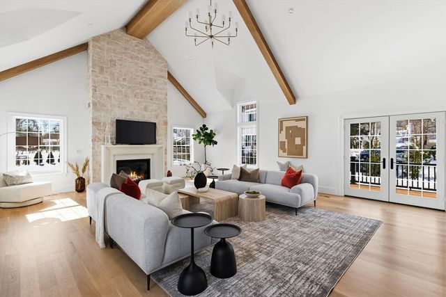 40 Foxcroft Rd, Winchester, MA 01890