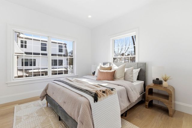 40 Foxcroft Rd, Winchester, MA 01890