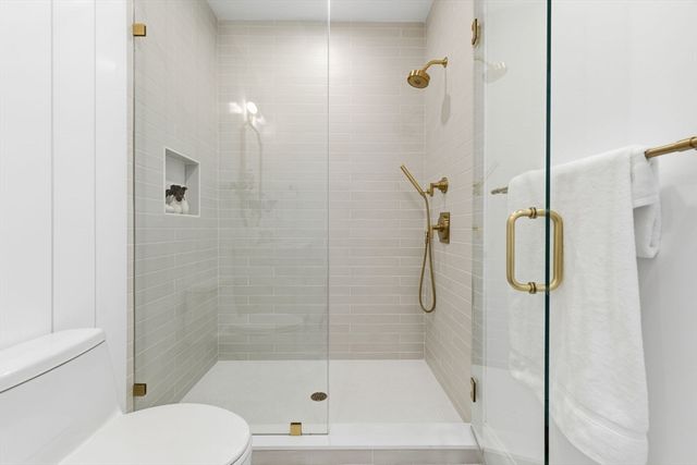 40 Foxcroft Rd, Winchester, MA 01890